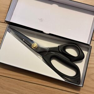 Super Scissors in Elegant Black Box